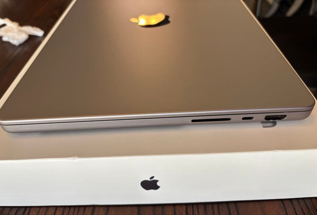 美品 Apple MacBook Pro M1 16GB 512GB 14in