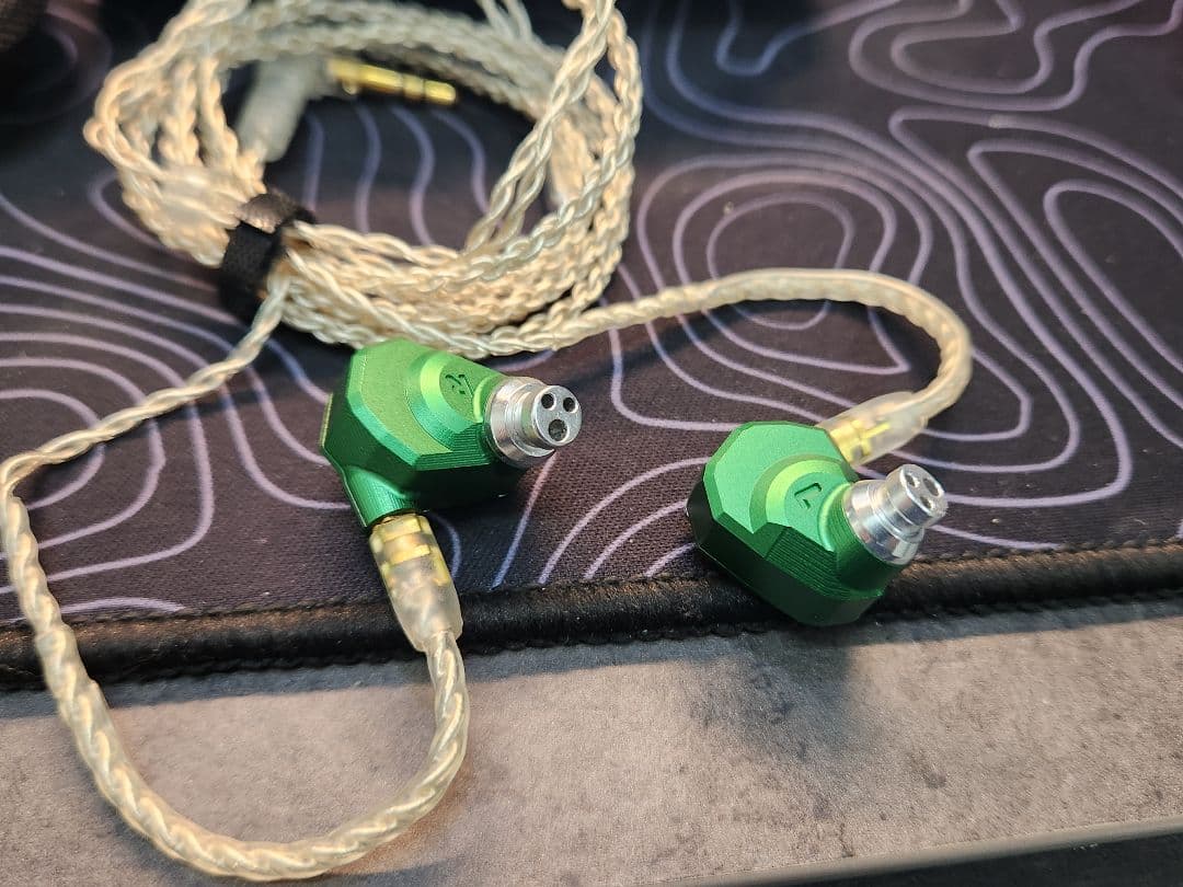 CampfireAudio ANDROMEDA 初期型(2017)