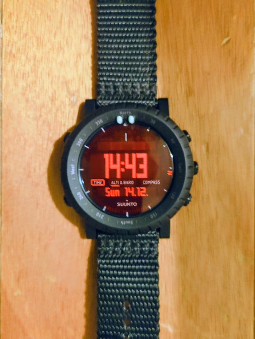 SUUNTO CORE ALPHA STEALTH デジタル腕時計 ブラック