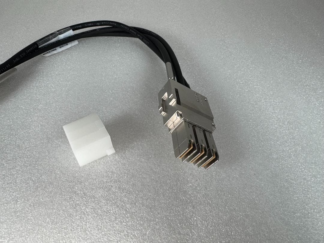 【新品 送料無料】Cisco スタッキングケーブル STACK-T1-50CM①