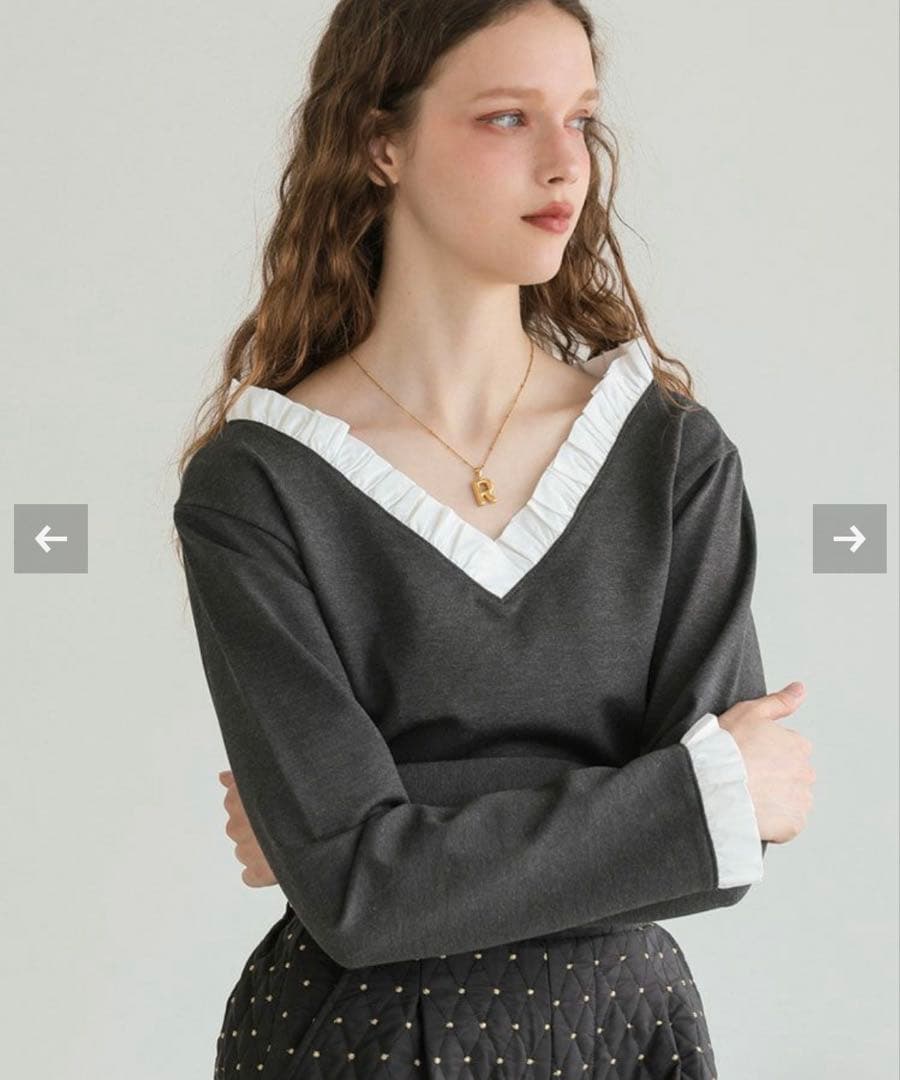 Donoban 新品未使用タグ付き Vネックフリルトップス