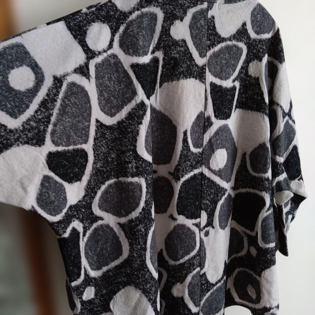 【新品】FUGAFUGA　黒と薄いグレー色の抽象模様 長袖チュニック　F
