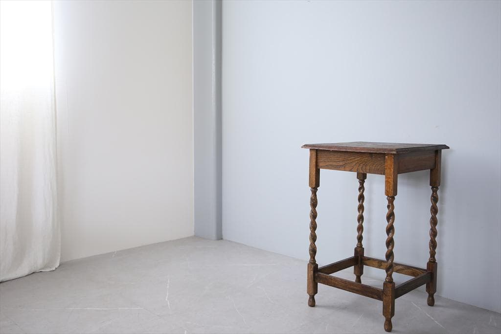 英国アンティーク木製サイドテーブル/オケージョナル机/飾り棚/花台(79-275