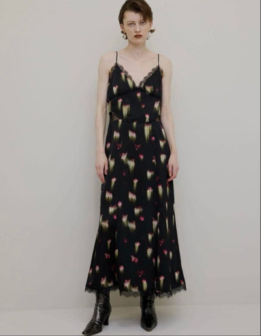 【ne.ru.ru.】AMERI CLARASATINCAMI DRESS