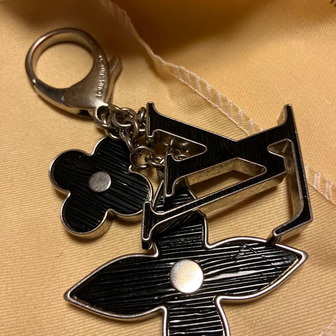 Louis Vuitton ロゴチャーム ブラック シルバー