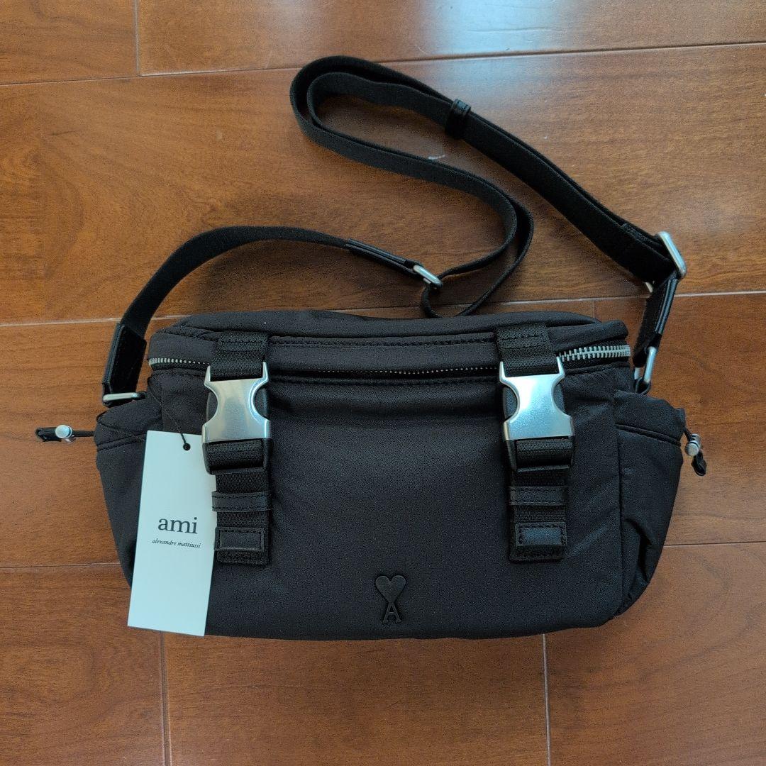 ami ブラック ショルダーバッグ U