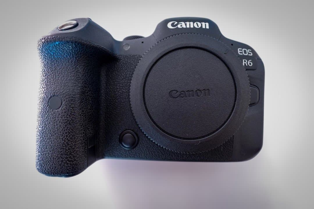 CANON　ミラーレス　 EOS R6ボディ