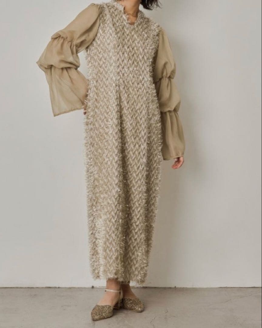 さるさん〈クリーニング済〉デザインスリーブシャギードレス　ベージュ