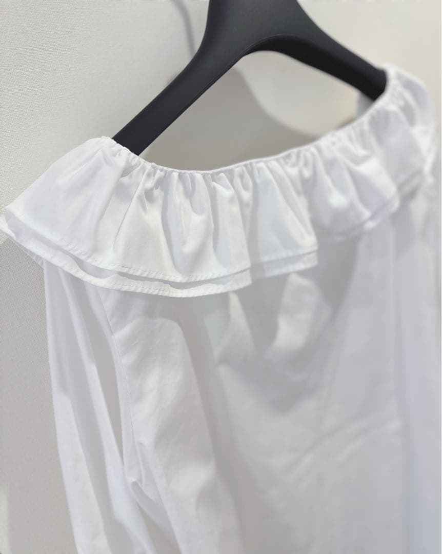 ✨新品未使用✨OHGA✨ラッフルショルダーブラウス✨ホワイト♡完売品♡翌日発送♡