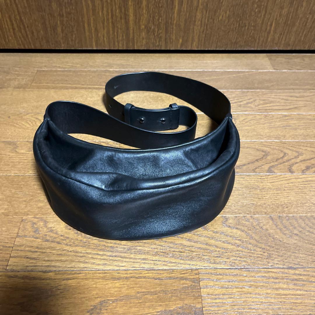 完売品　COS 黒 レザーボディバッグ