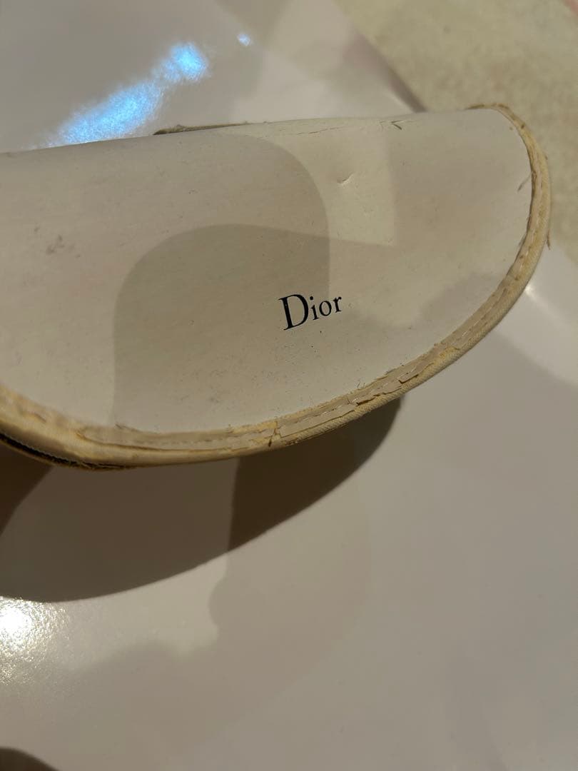 Dior グレー サングラス ロゴ入り