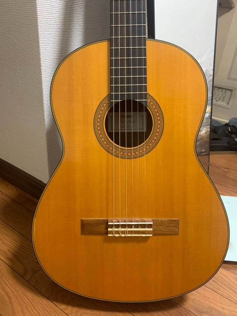 YAMAHA CG122MSクラシックギター、マホガニーバック、ケース付き。