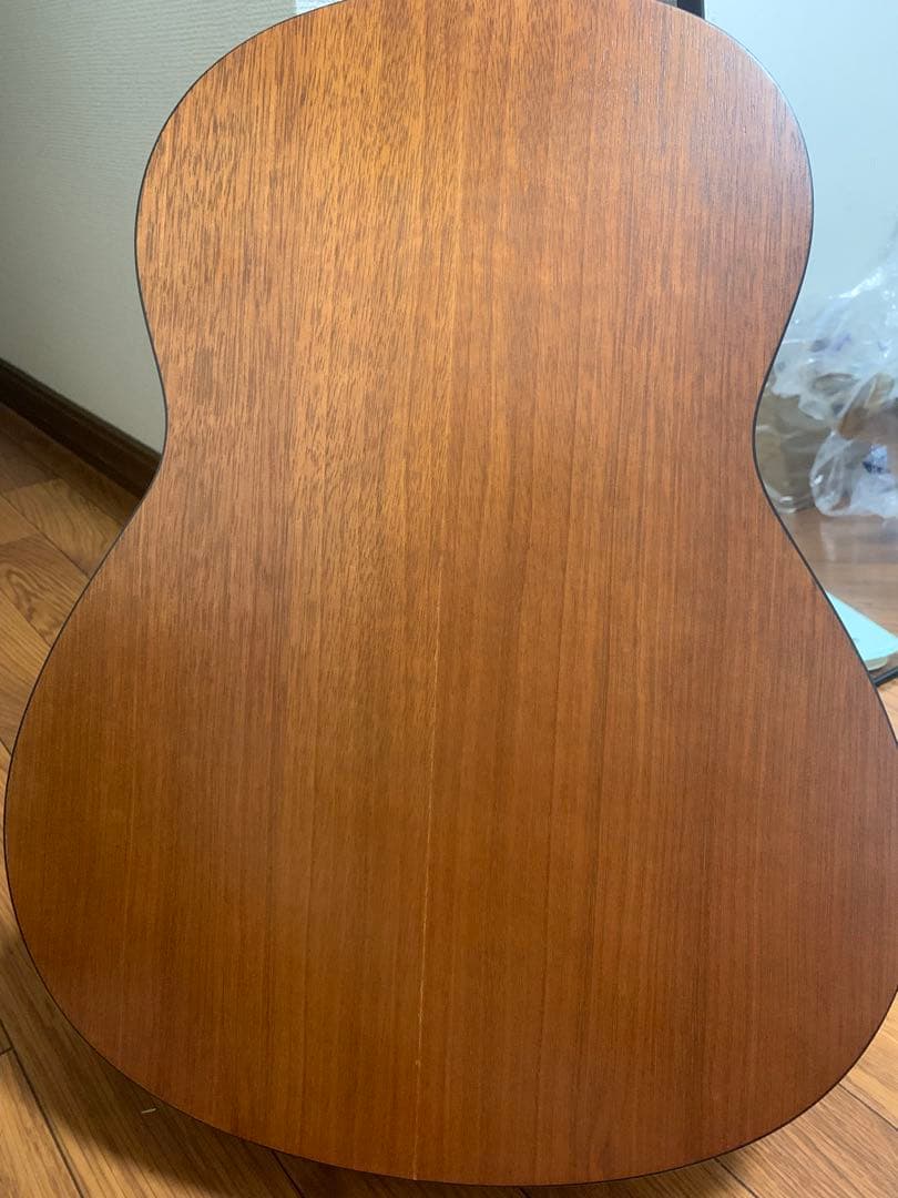 YAMAHA CG122MSクラシックギター、マホガニーバック、ケース付き。