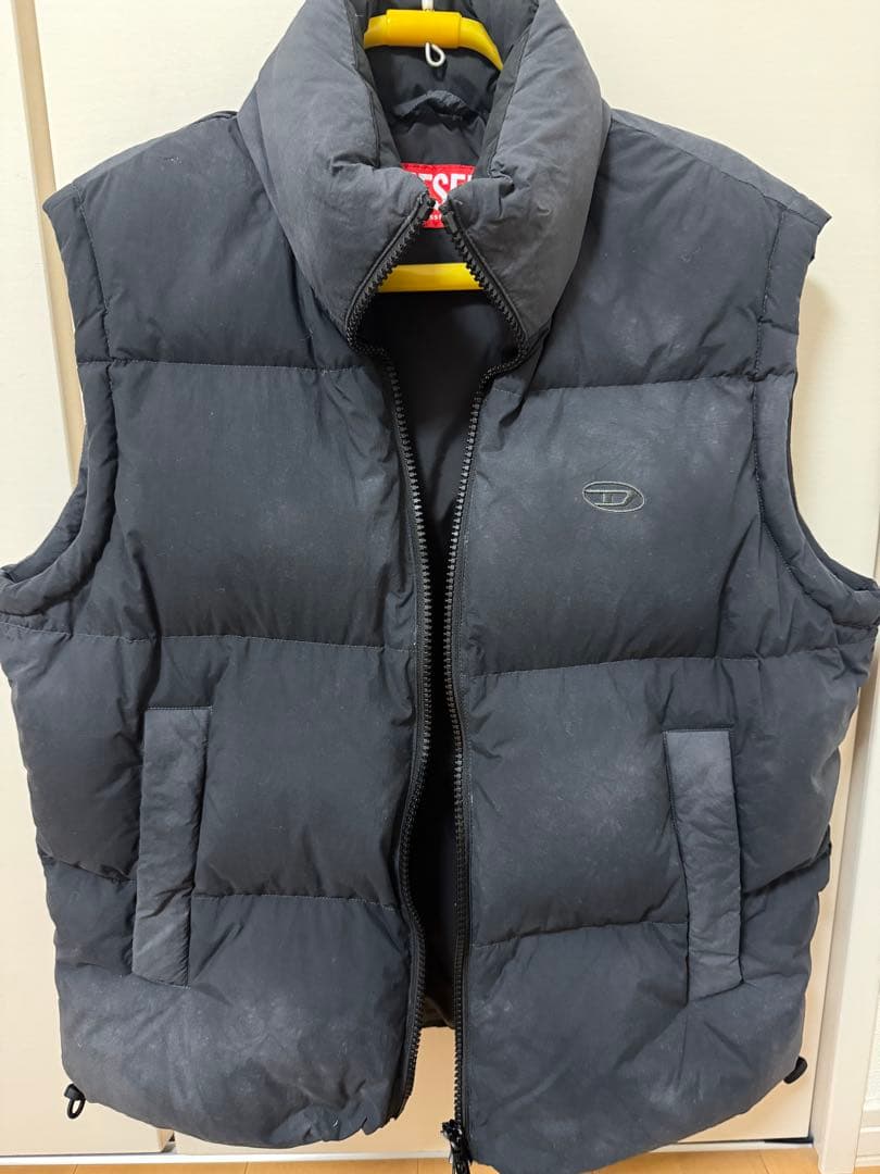 専用ディーゼル　ダウンベスト　メンズ　46 MからＬ　新品同様