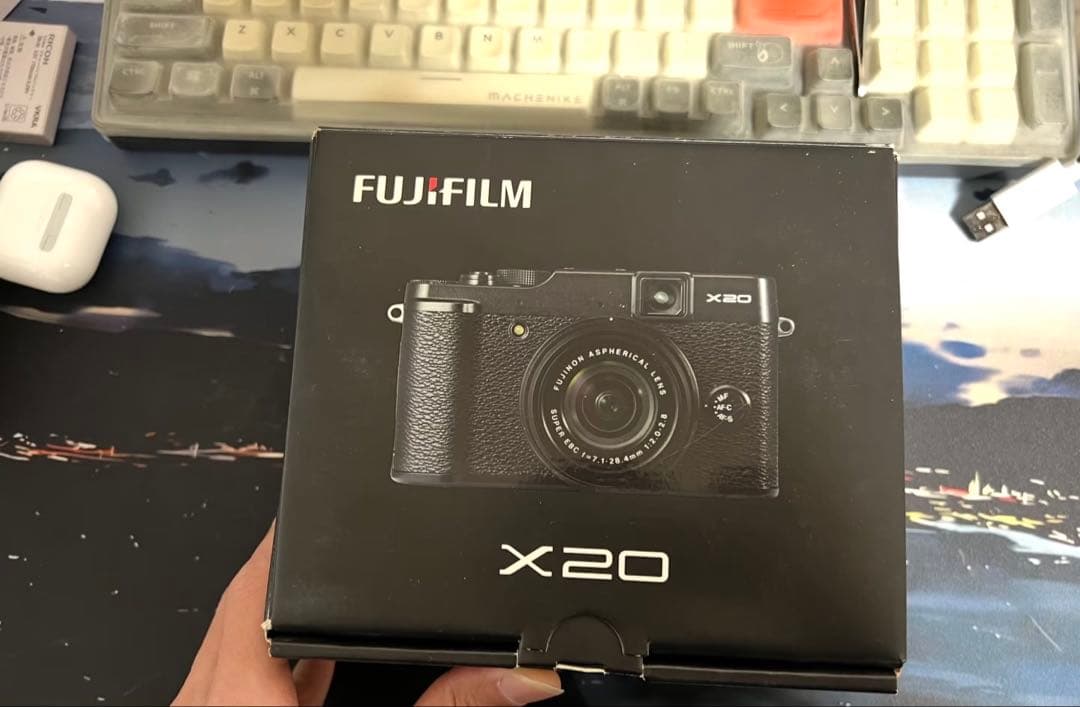 シ*ン様 【ほぼ新品】FUJIFILM フジフィルム X20 コンパクトデジタル
