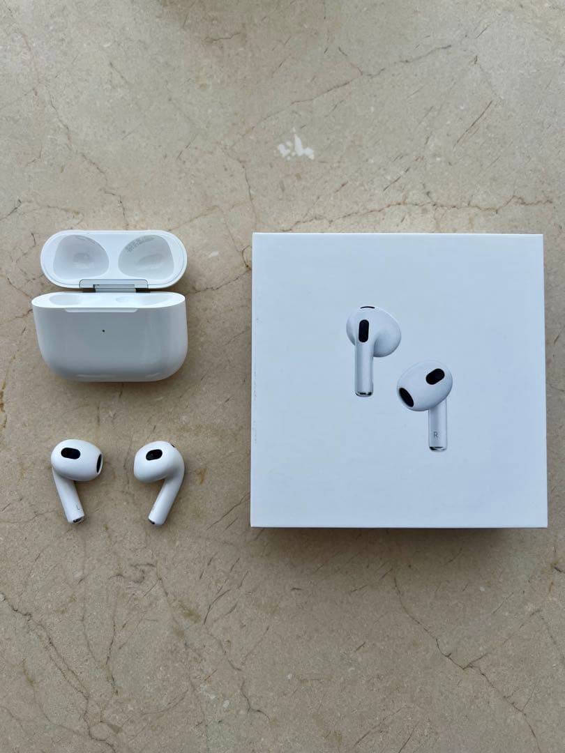 AirPods (第3世代) 本体、充電ケーブル付き