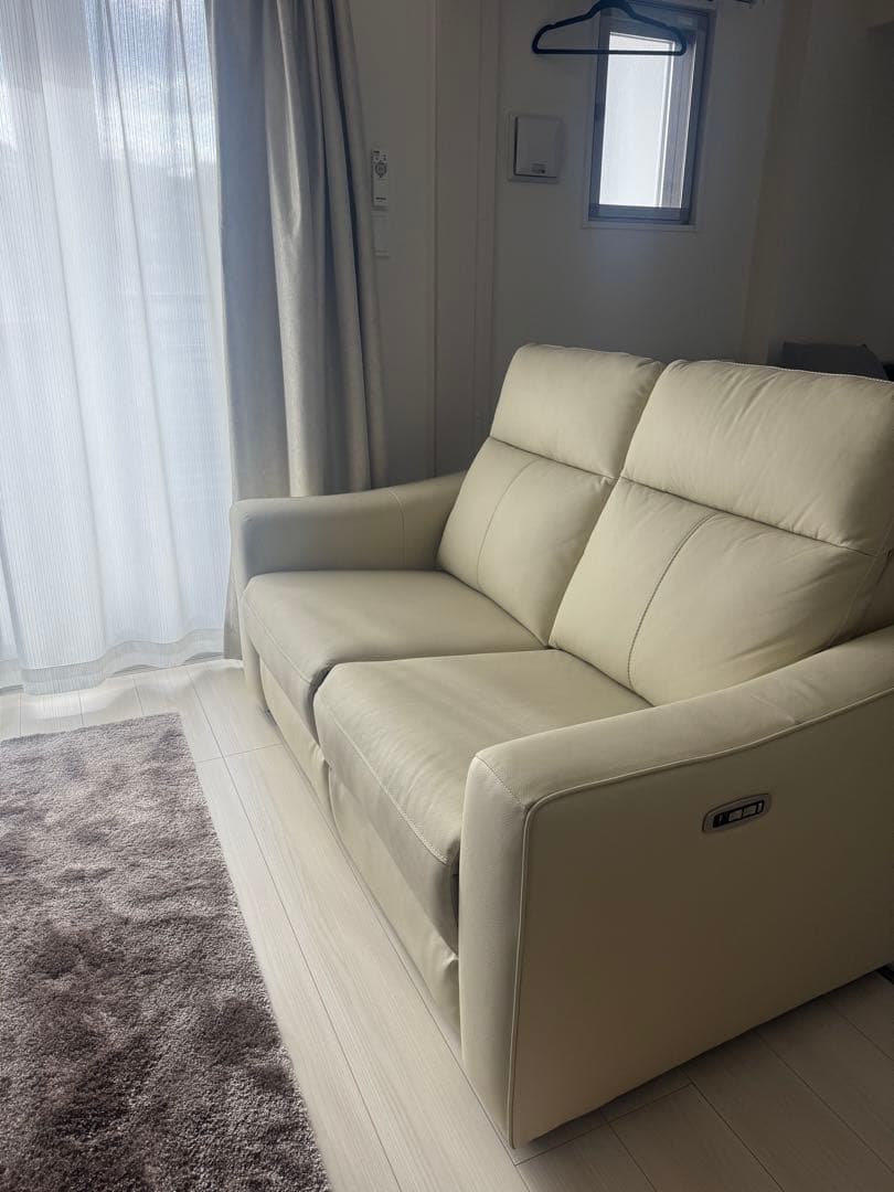 【ニトリ製】電動リクライニング機能付き2人掛けソファ UM04(アイボリー色)