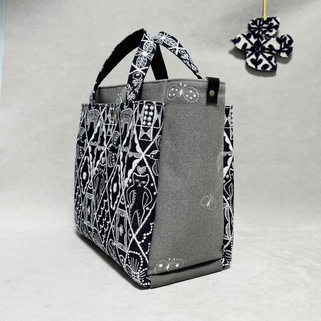 ハンドメイド　ミナペルホネン　大きなポケットのスクエアトート⑅︎◡̈︎*