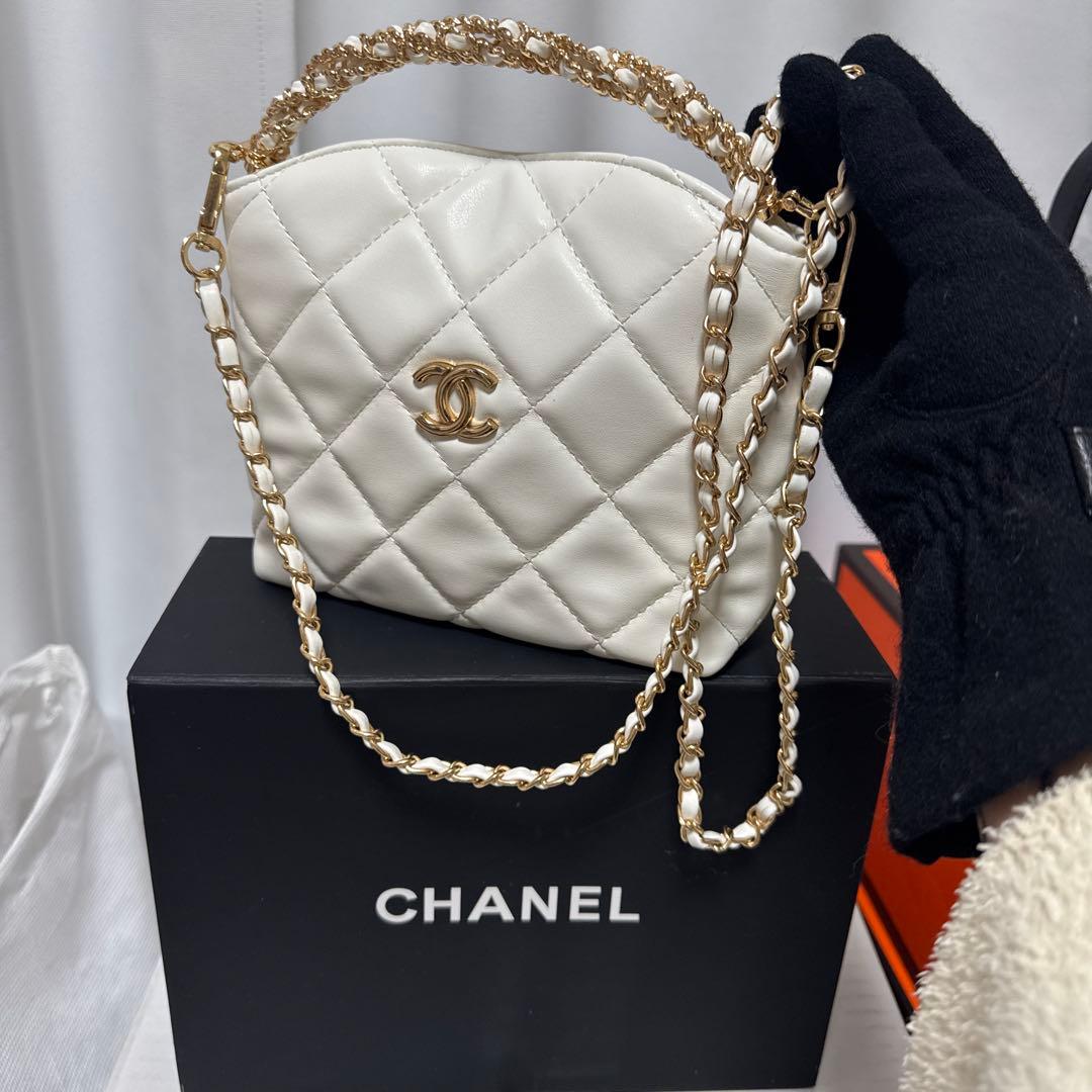 CHANEL シャネル ショルダーバッグ 白 再出品