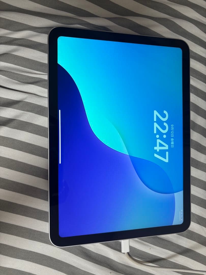 Apple iPadA16 128GB 最新モデル　シルバー　充電ケーブル付き