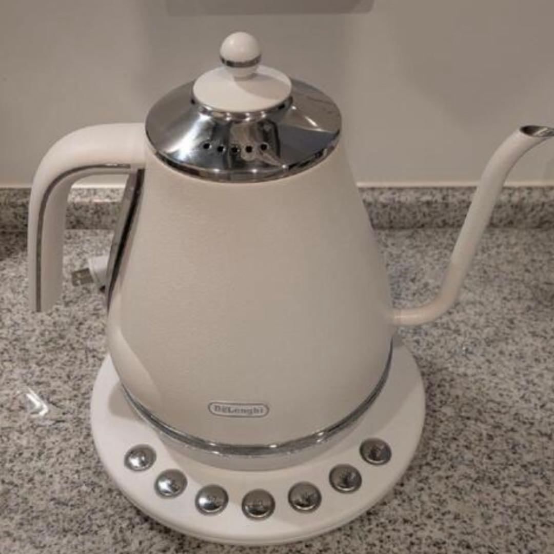De'Longhi デロンギ ホワイト 電気ケトル
