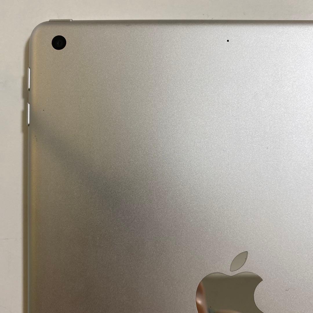 【美品】Apple iPad 第6世代 Wi-Fiモデル／128GB／シルバー