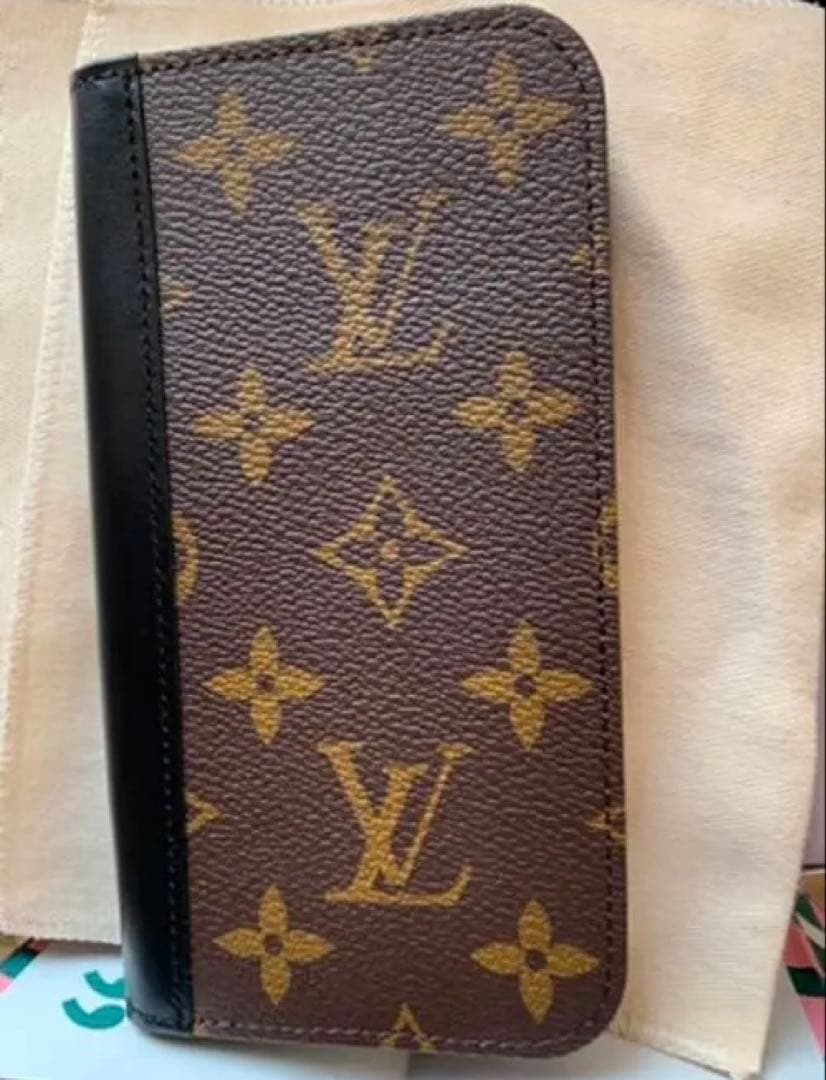 Louis Vuitton モノグラム 手帳型ケース(iPhone15pro)