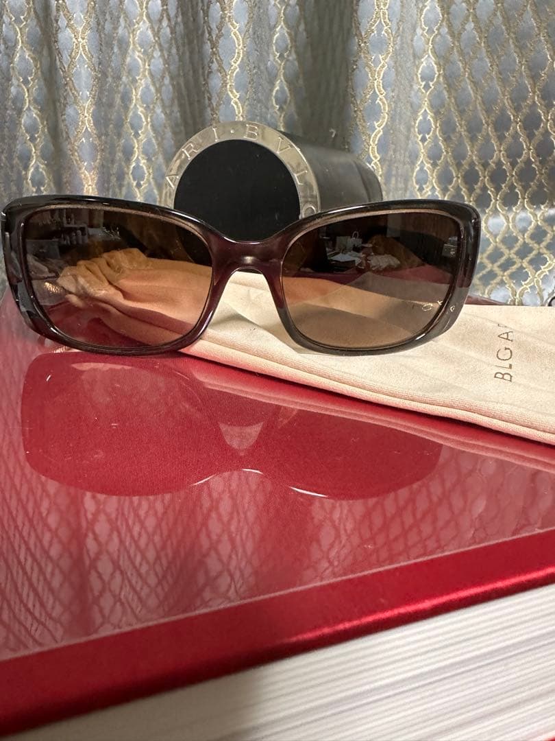 マロン様 新品. 未使用 BVLGARI 装飾付きブラウンおしゃれなサングラス
