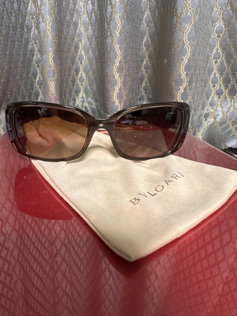 マロン様 新品. 未使用 BVLGARI 装飾付きブラウンおしゃれなサングラス
