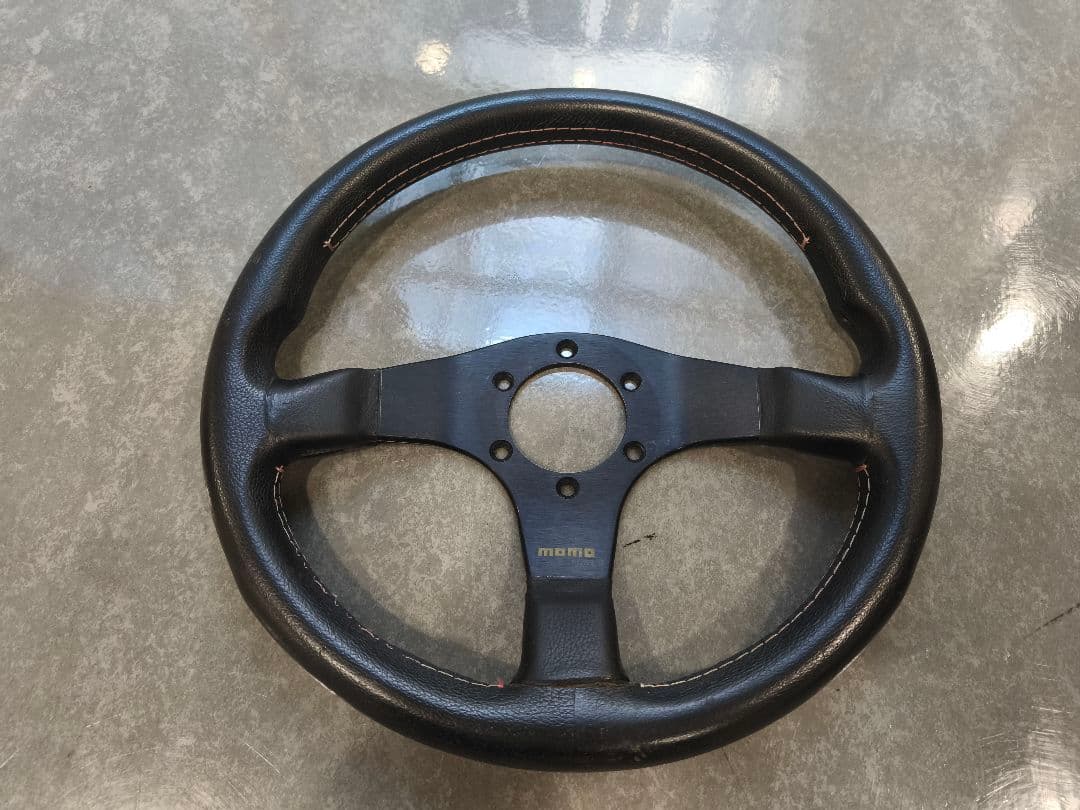 momo ステアリング tuner 32パイ