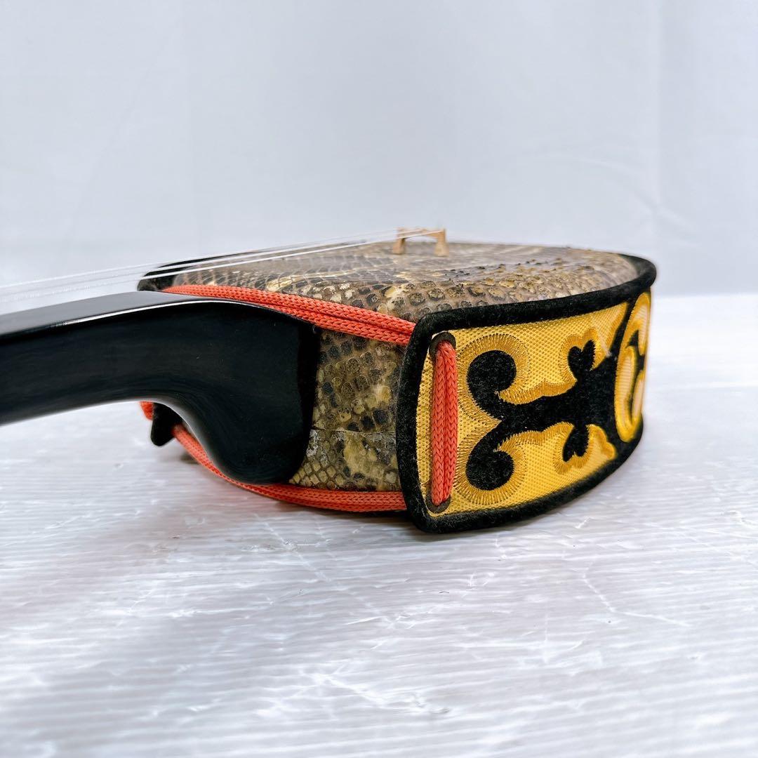 【美品】沖縄三線 蛇皮線 本皮 蛇皮 三味線 本蛇皮 民族楽器 黒漆