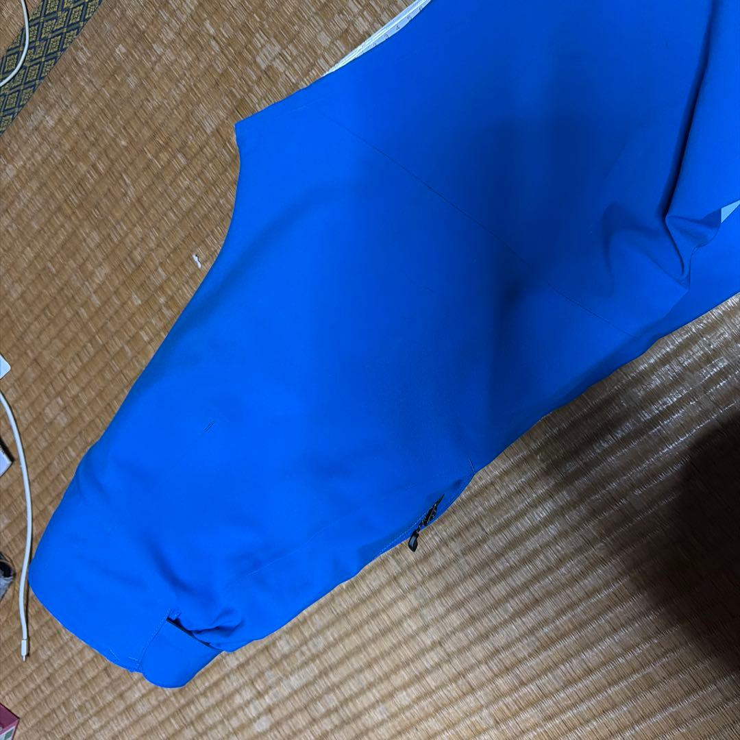 オンヨネスキーウェア 青色 フード付き