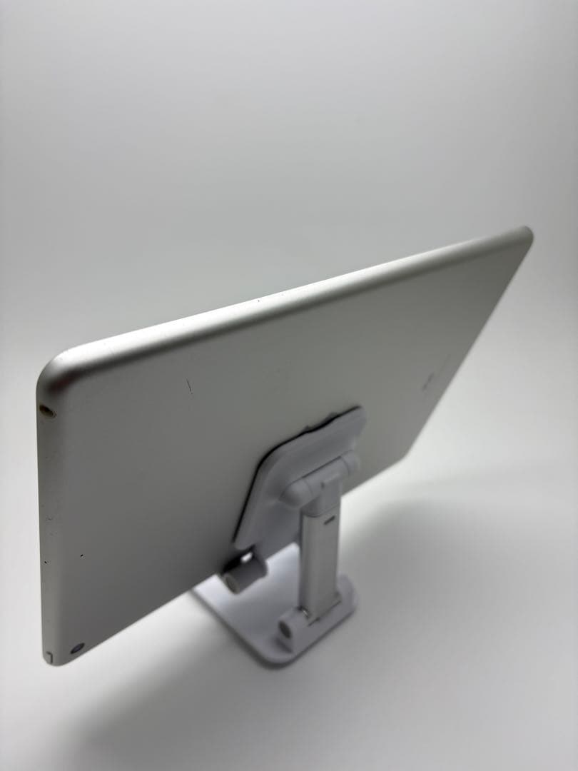 即発送・美品☆iPad第6世代 32GB Wi-Fiモデル　MR7G2J/A