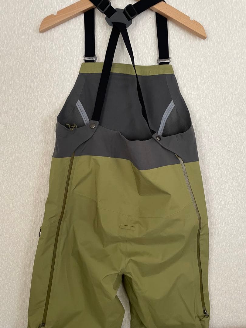 パタゴニア 女性用 Mサイズ スノーボードウェア　ビブ