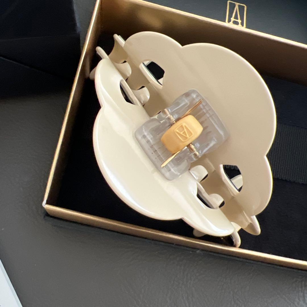 ALEXANDRE DE PARIS ヘアクリップ 黒と白