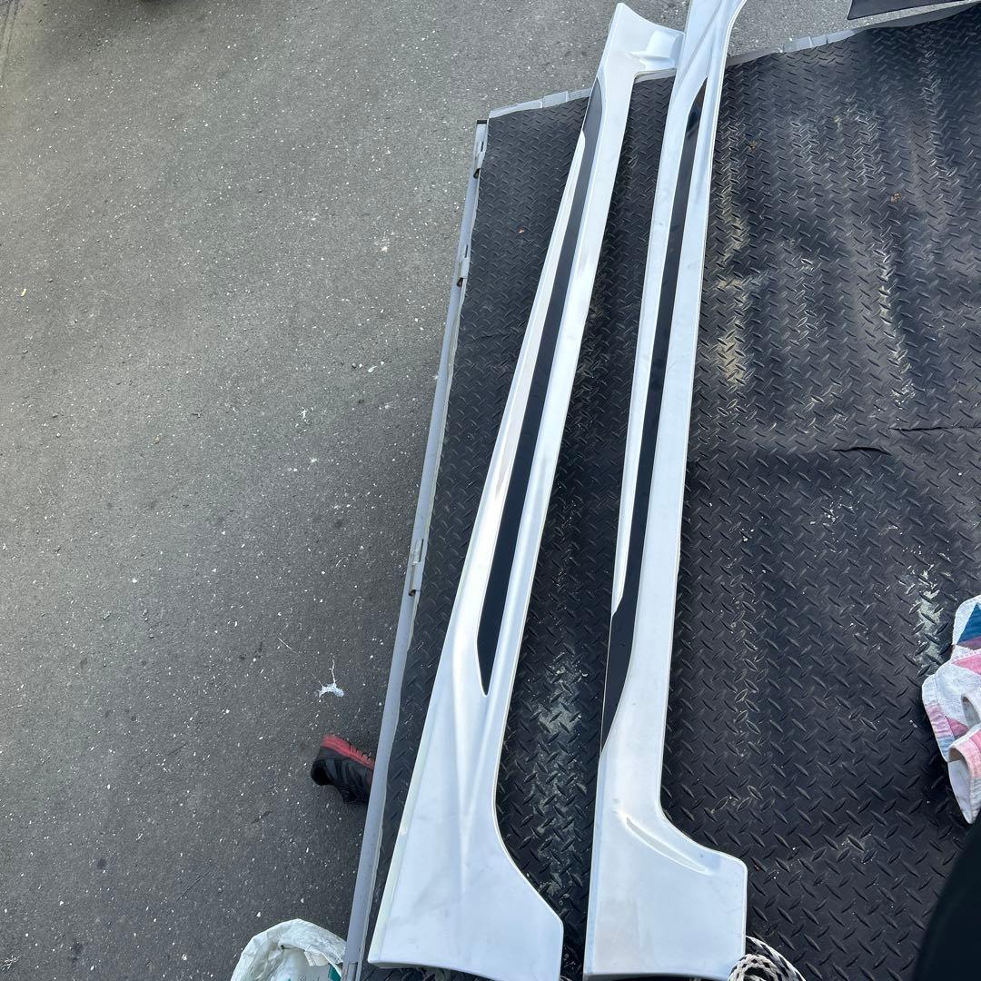 モデリスタ サイドスカート パール　プリウス　50？30？　フロントハーフ