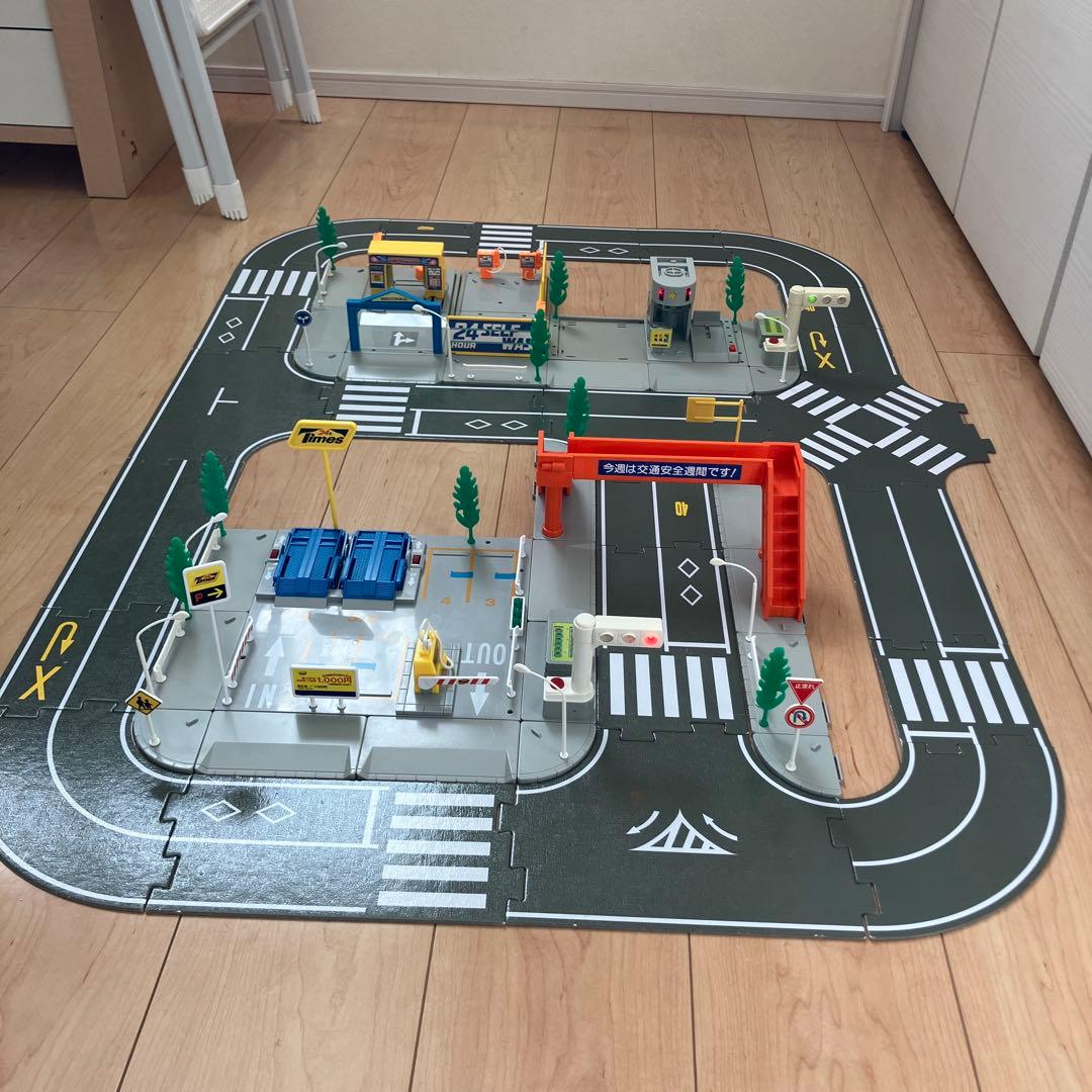 トミカタウン 洗車場 交番 駐車場 信号機×2 歩道橋 つながる道路