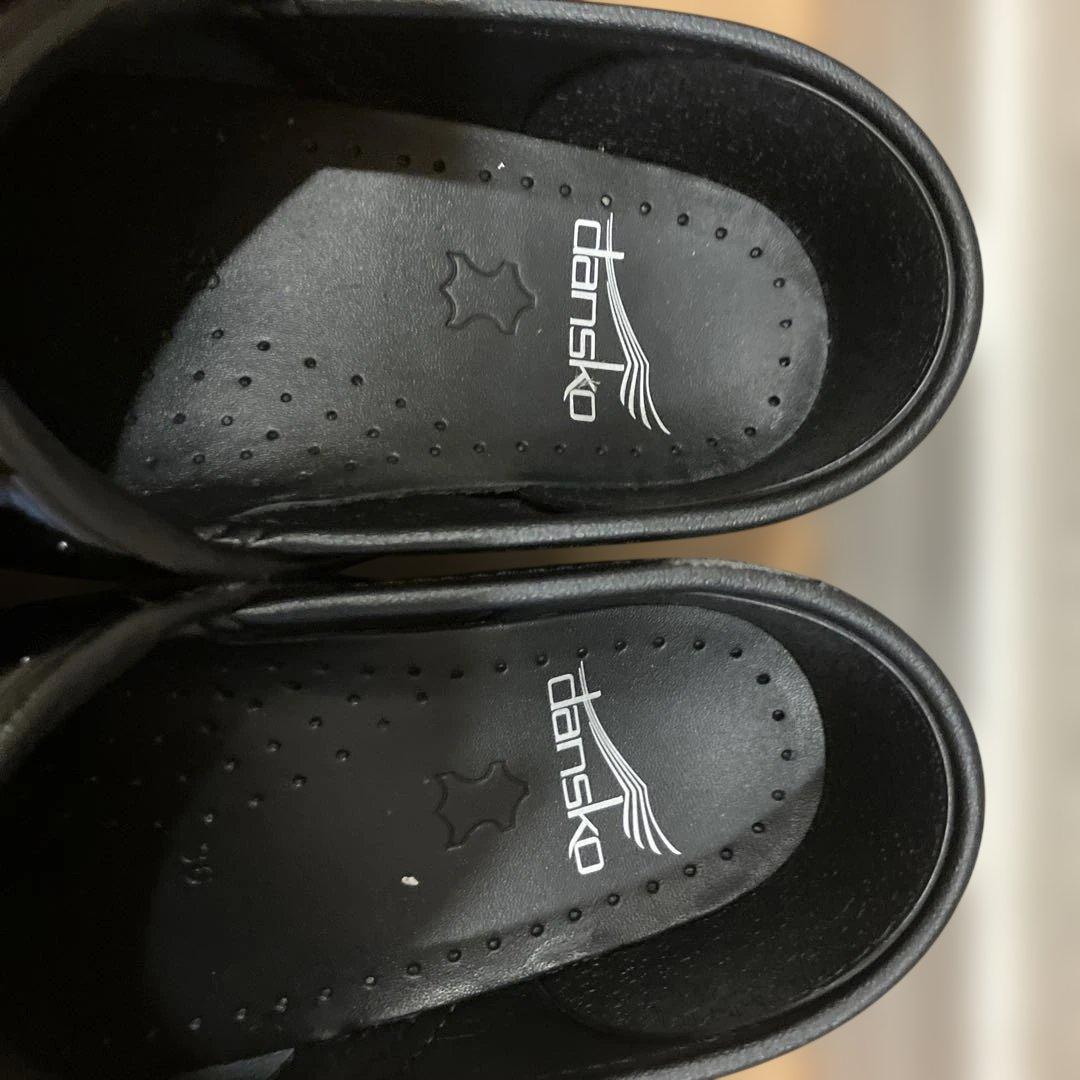 ダンスコ　36 ブラックサボサンダル TPUヒールカウンター