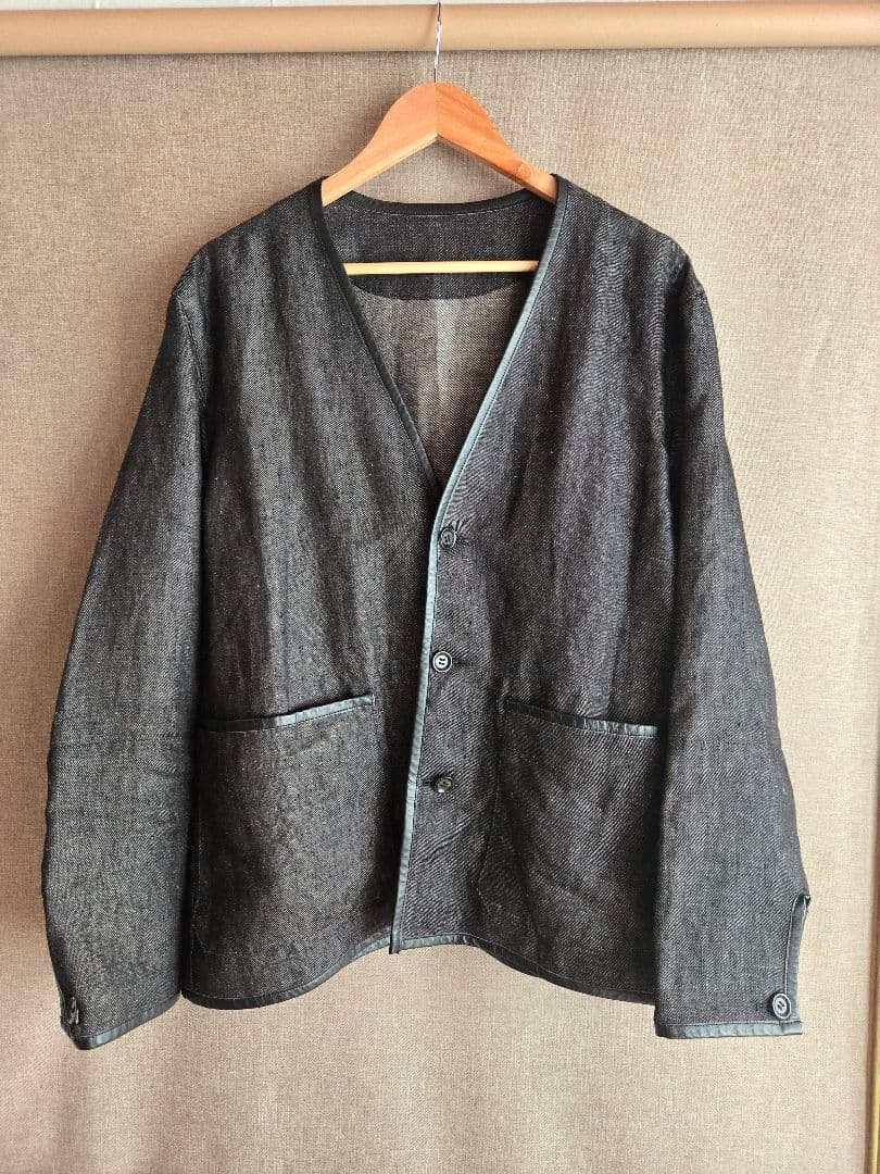 la favola リネンレザー ノーカラー パイピングブルゾン カーディガン