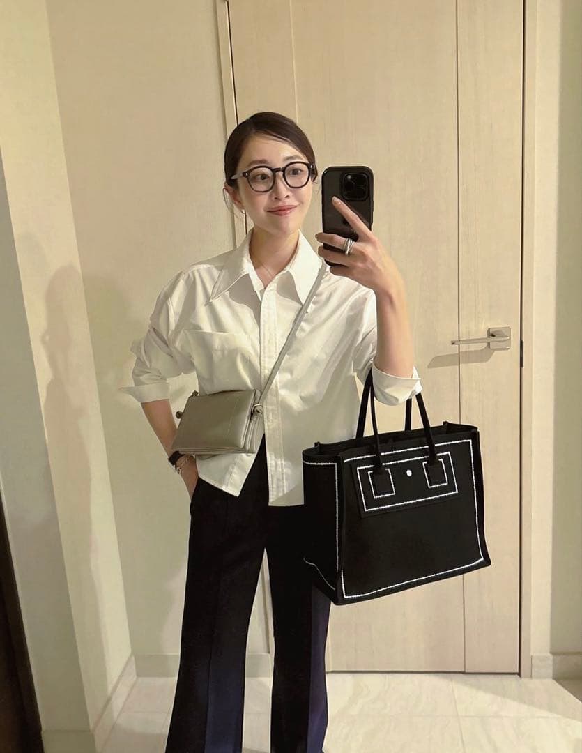 yonfa 新品未使用タグ付き　ボクシークロップドシャツ