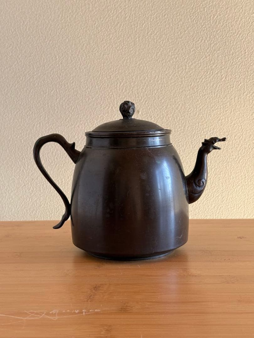 ドラゴン注ぎ口の銅製ティーポット