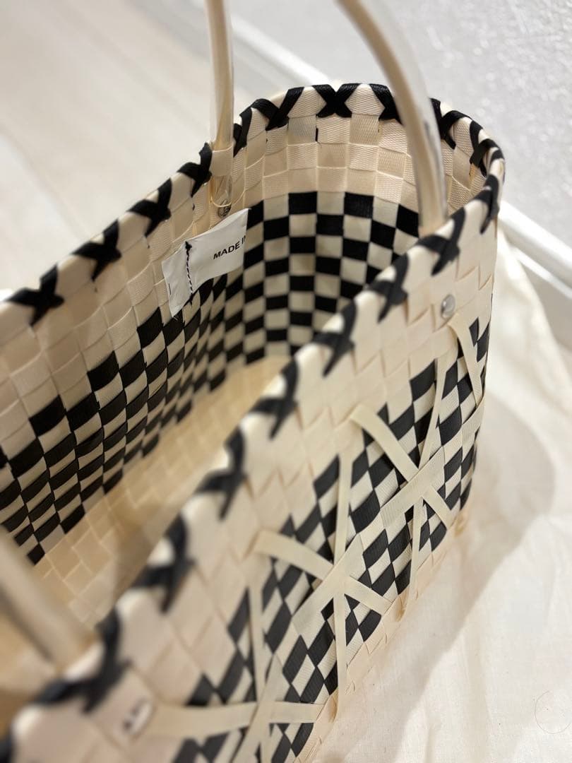 ゆっきー　MARNI マルニ 超美品 かごバッグ ホワイト/ブラック