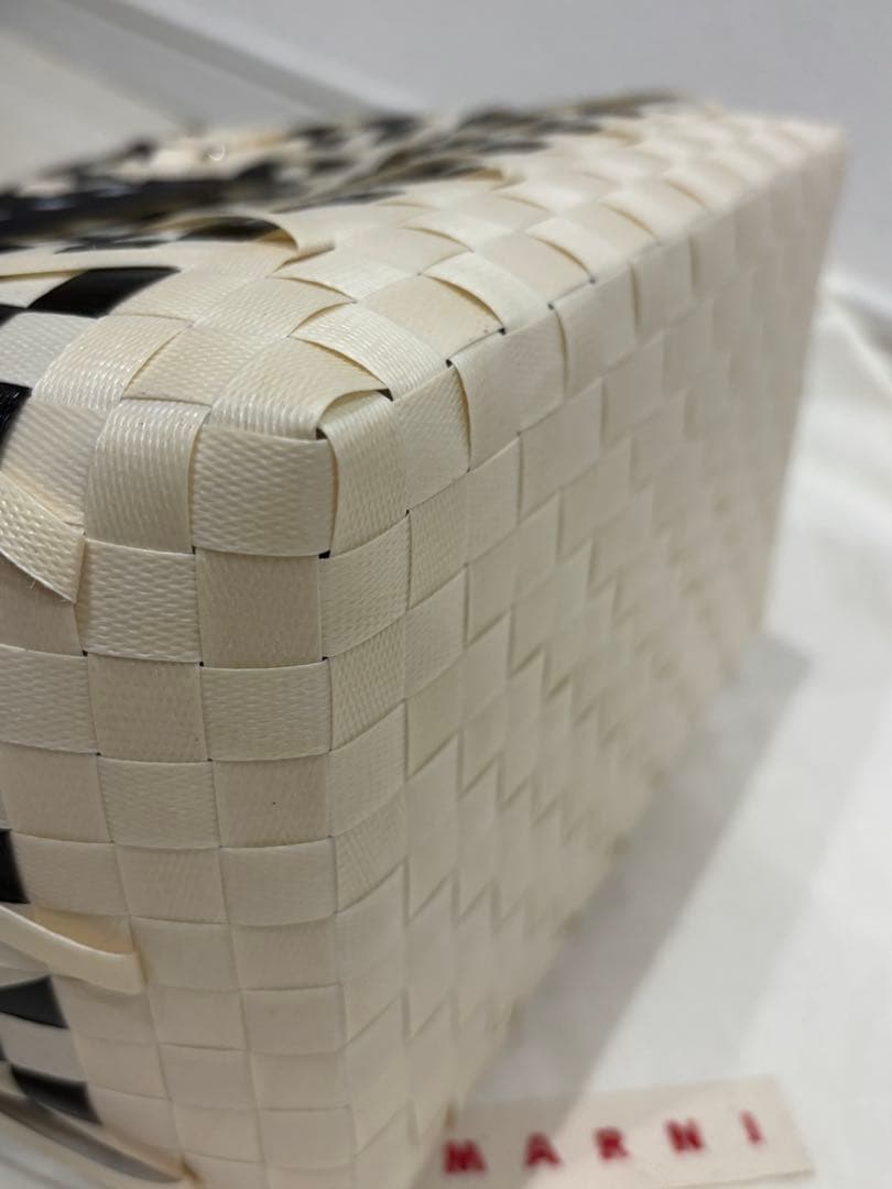 ゆっきー　MARNI マルニ 超美品 かごバッグ ホワイト/ブラック