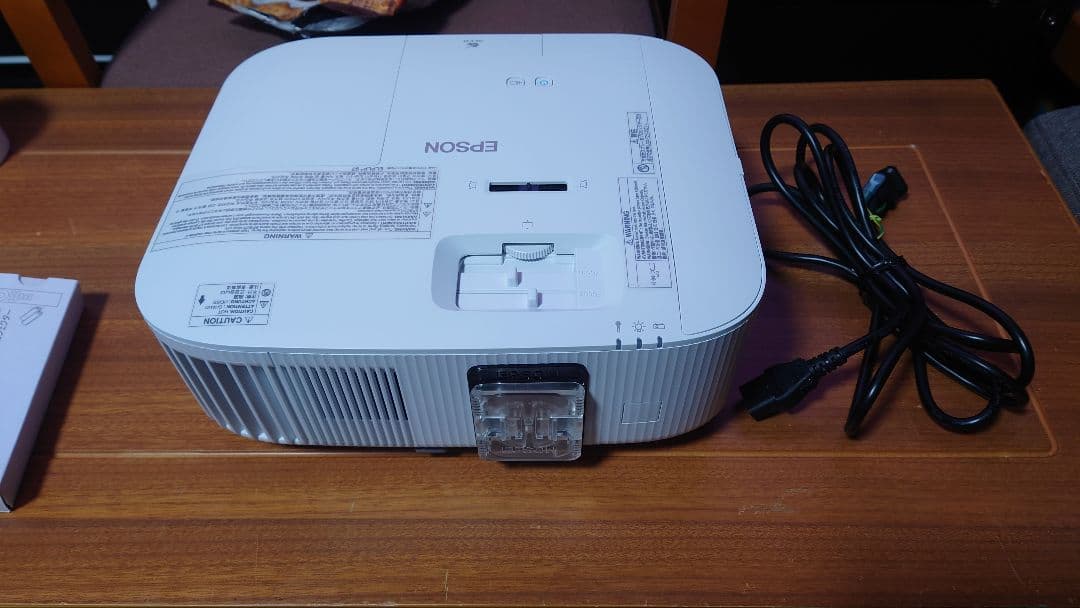 EPSON EH-TW6250　4kプロジェクター