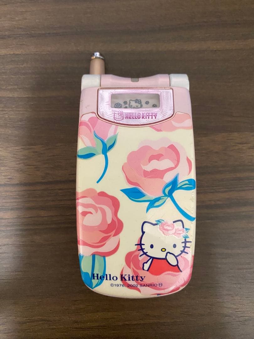 au A3014S ハローキティコラボモデル ガラケー ジャンク品 希少 レア