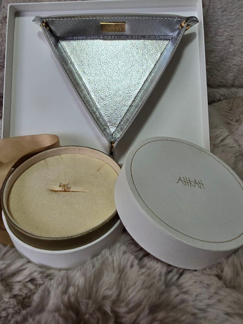 【未使用】AHKAH セブロンダイヤモンドピアス（片耳用）