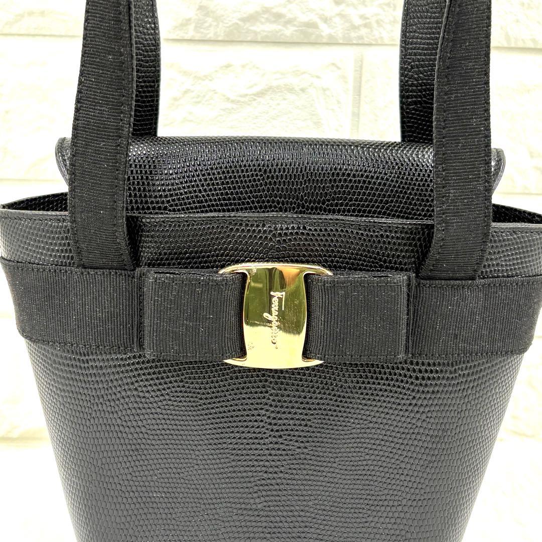 【美品】Ferragamo　フェラガモ　ヴァラリボン　ハンドバッグ　リザード