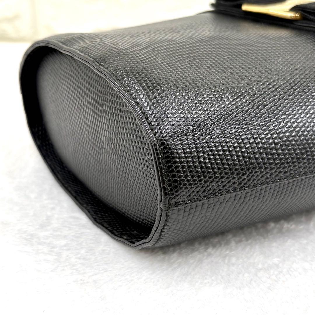 【美品】Ferragamo　フェラガモ　ヴァラリボン　ハンドバッグ　リザード