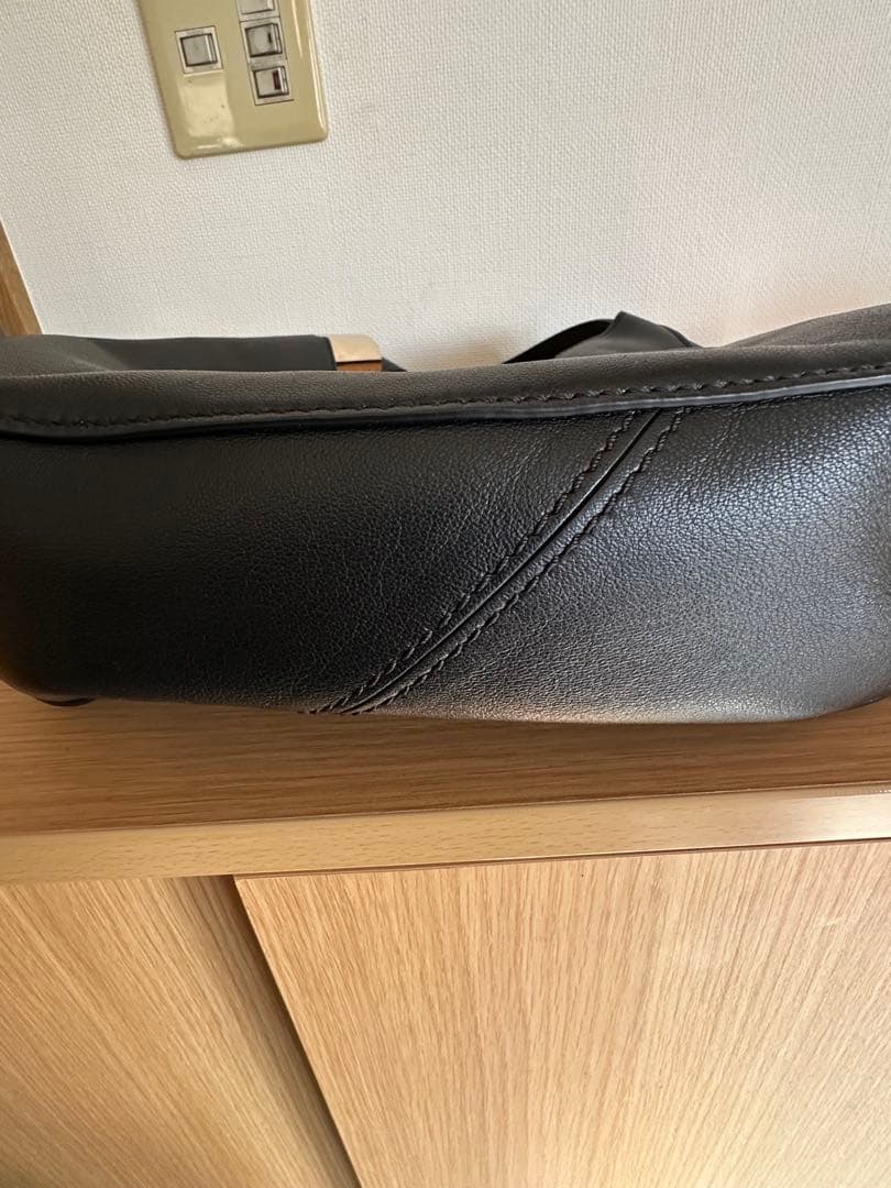 Jimmy Choo ブラックレザー ショルダーバッグ　STEVIEジミーチュウ