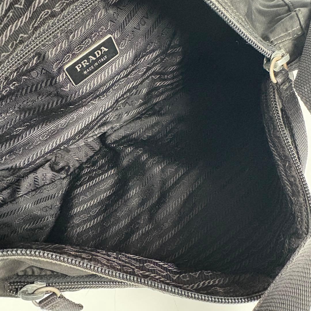 プラダ ナイロン 三角ロゴ ショルダーバッグ　ブラック